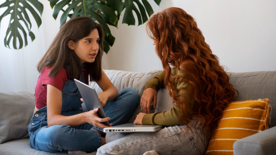 Părinți de adolescenți: cum să-ți menții sănătatea mintală