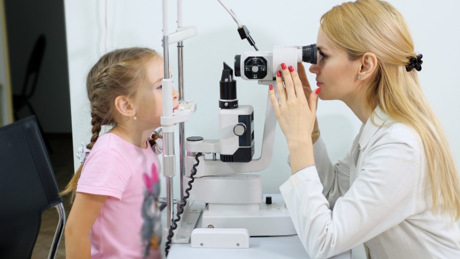 Controlul oftalmologic în primul an de viață