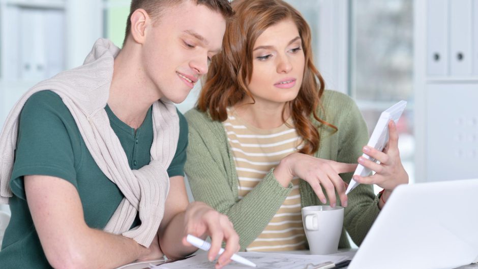 Ghid pentru înțelegerea pieței de împrumuturi peer-to-peer
