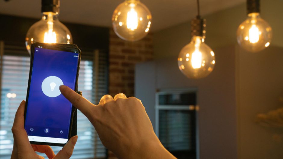 Cum să îți configurezi un sistem de iluminat smart