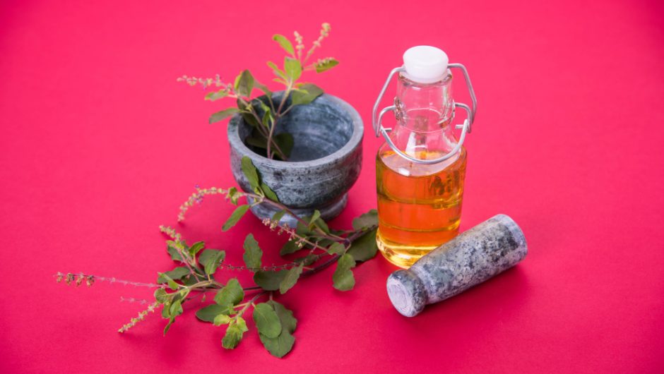 Cretisoara: Planta care susține sănătatea hormonală și echilibrul menstrual
