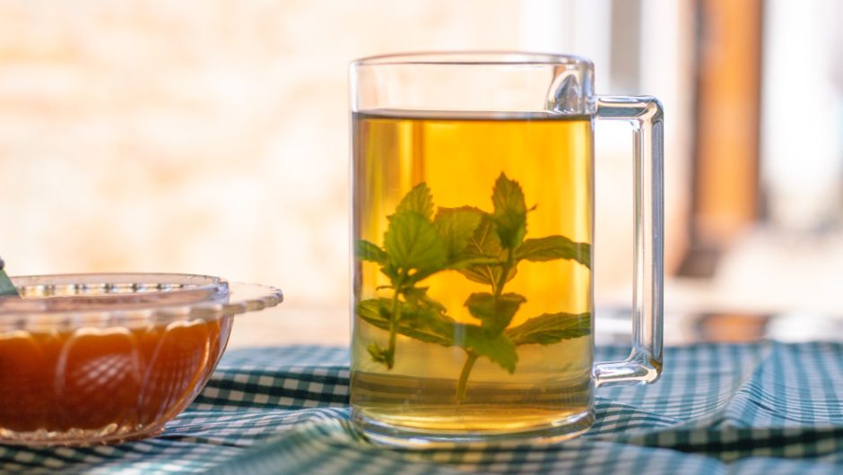 Ceaiul de busuioc: Remediul natural pentru stres și digestie