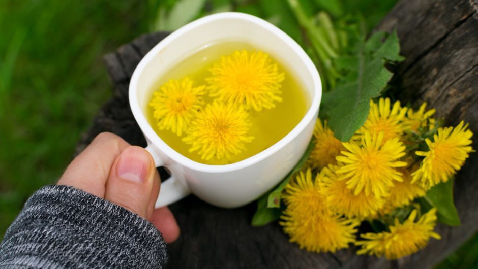 Cum ceaiul de sunătoare reduce inflamațiile și sprijină somnul odihnitor