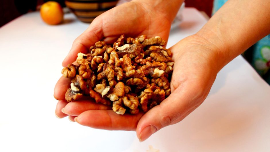 Miezul de nucă, sursa naturală de omega-3 și proteine
