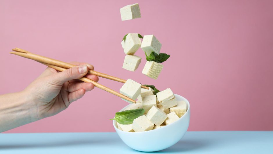 De la sănătatea creierului la digestie: Beneficiile brânzei tofu
