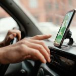 Ghid pentru alegerea celui mai bun suport de telefon auto