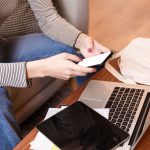 Ghid pentru digital decluttering: cum să-ți cureți viața online