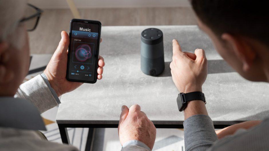 Avantajele integrării voice assistants în strategiile brandurilor