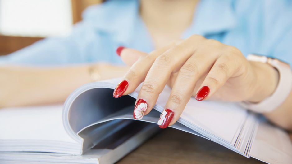 Cum îți faci manichiura să reziste mai mult fără ciobire