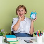 Pauzele active la birou: de ce 5 minute pot schimba o zi întreagă