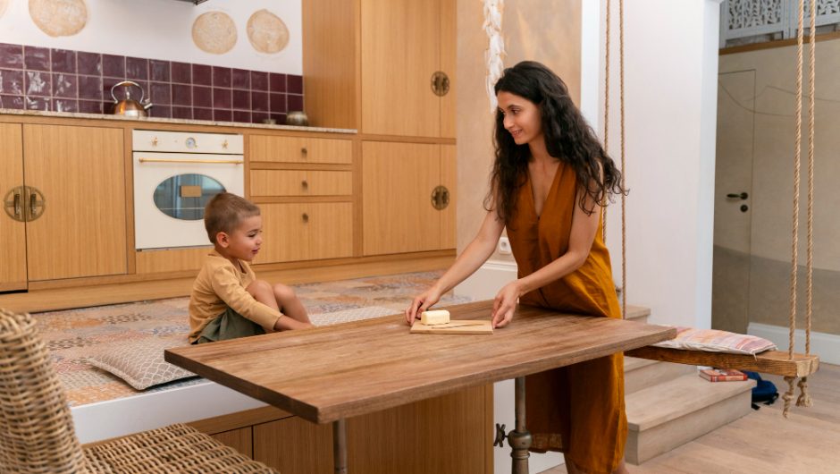 Mobilier pe comandă vs. mobilier modular într-un apartament mic