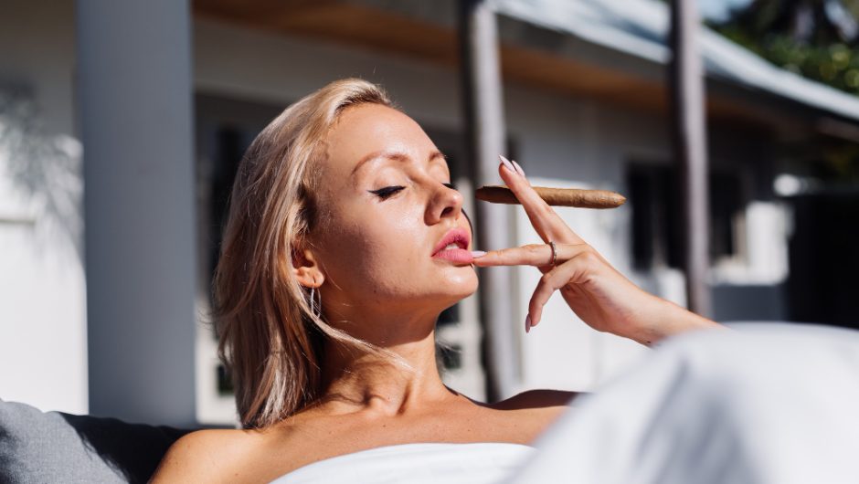 Smudged lips: cum obții buze difuze și elegante în câteva minute