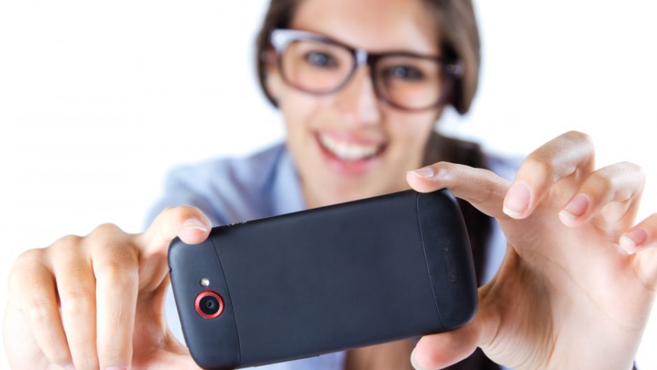 Cum alegi un power bank fără să fii păcălit de specificații