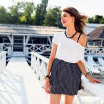 Fusta mini structurată: Styling matur fără aer adolescentin