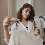 Cum să porți haine basic fără ca ținuta să pară banală